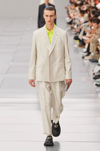 Look 47
